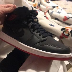 Air Jordan Mid 1